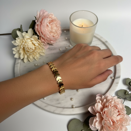 Gold Leaf Motif Open Bangle – Nature's Timeless Elegance 🍂✨