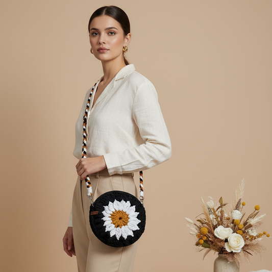 Sunflower Crochet Round Bag – Nature’s Chic Bloom 🌻🖤