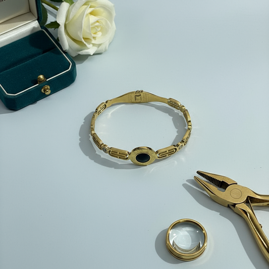 Vintage Charm Watch Bangle – Royal Gold & Black Dial ⌚✨