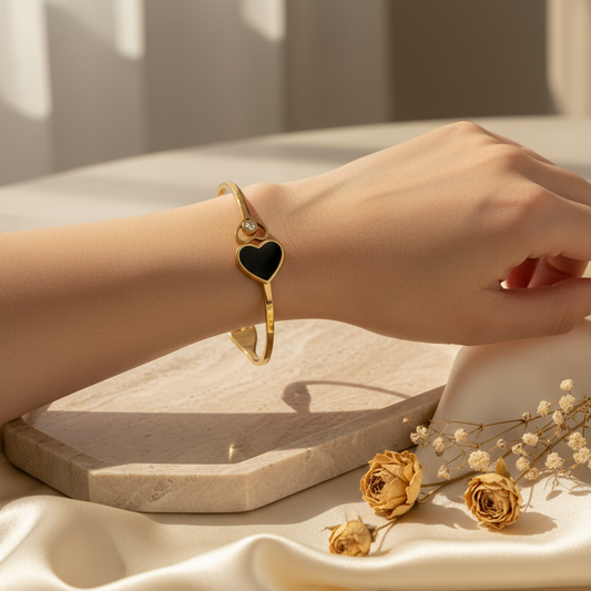 Black Enamel Heart Gold Bangle – Chic Romance Statement 🖤✨